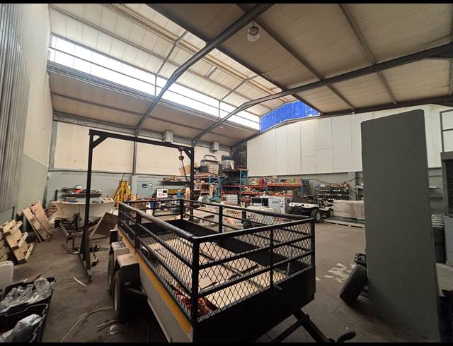 410M² WAREHOUSE TO LET IN STRAND INDUSTRIA